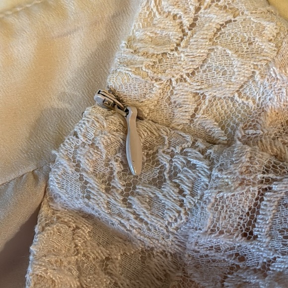 Blush pink lace skirt - Picture 5 of 8